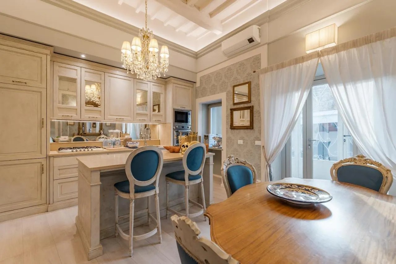 アパート カスティリオーン・フィオレンティーノResidenza Di Lucia, Splendido Attico Di Pregio Con Terrazza In Centro Cittaアパートメント