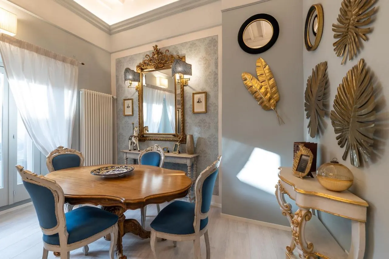 アパート カスティリオーン・フィオレンティーノResidenza Di Lucia, Splendido Attico Di Pregio Con Terrazza In Centro Cittaアパートメント イタリア
